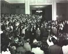 1980年青藏高原国际学术讨论会期间，邓小平同志在北京人民大会堂接见中外科学家